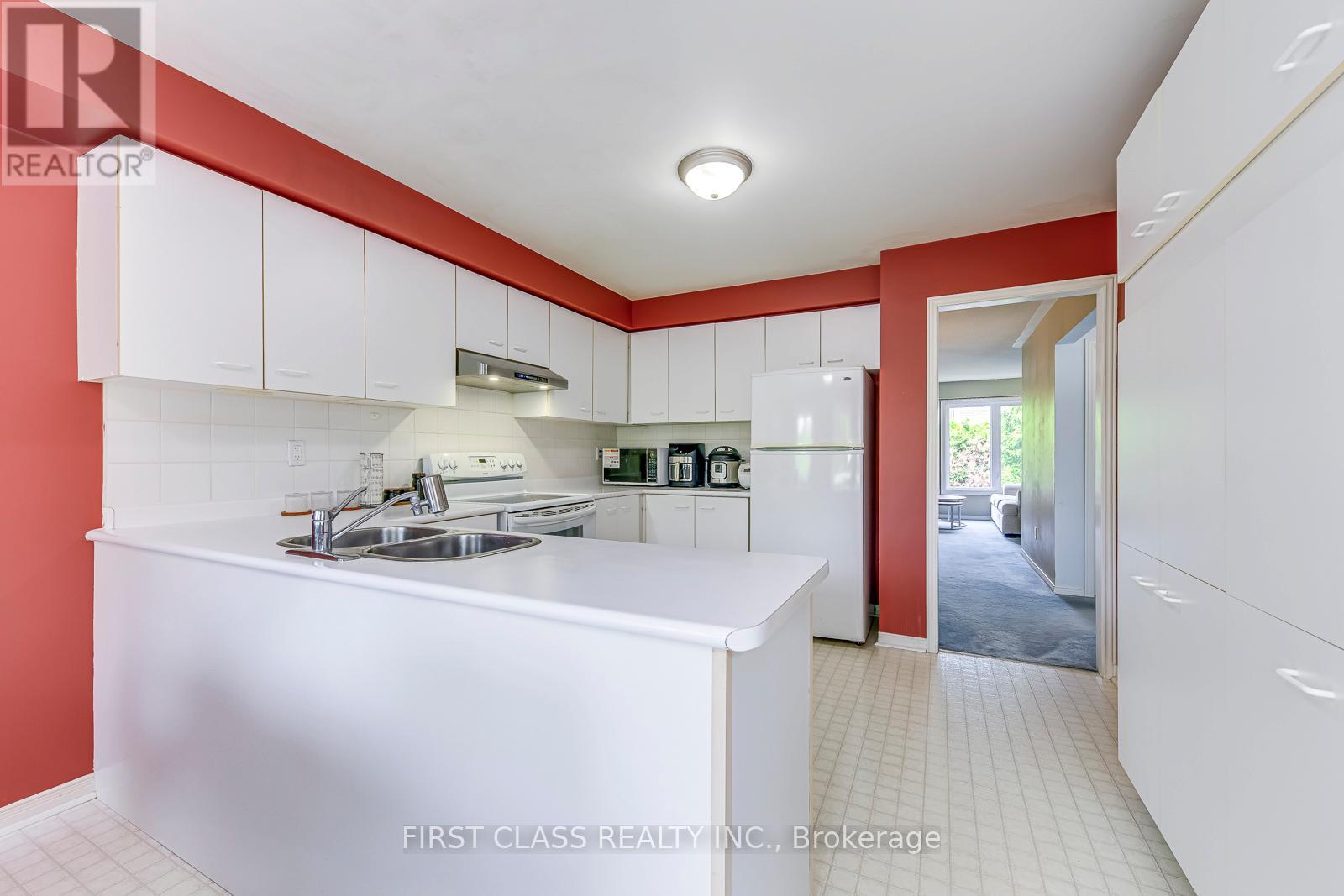 Photo 6 of 26 2051 Merchants Gate, Oakville ON