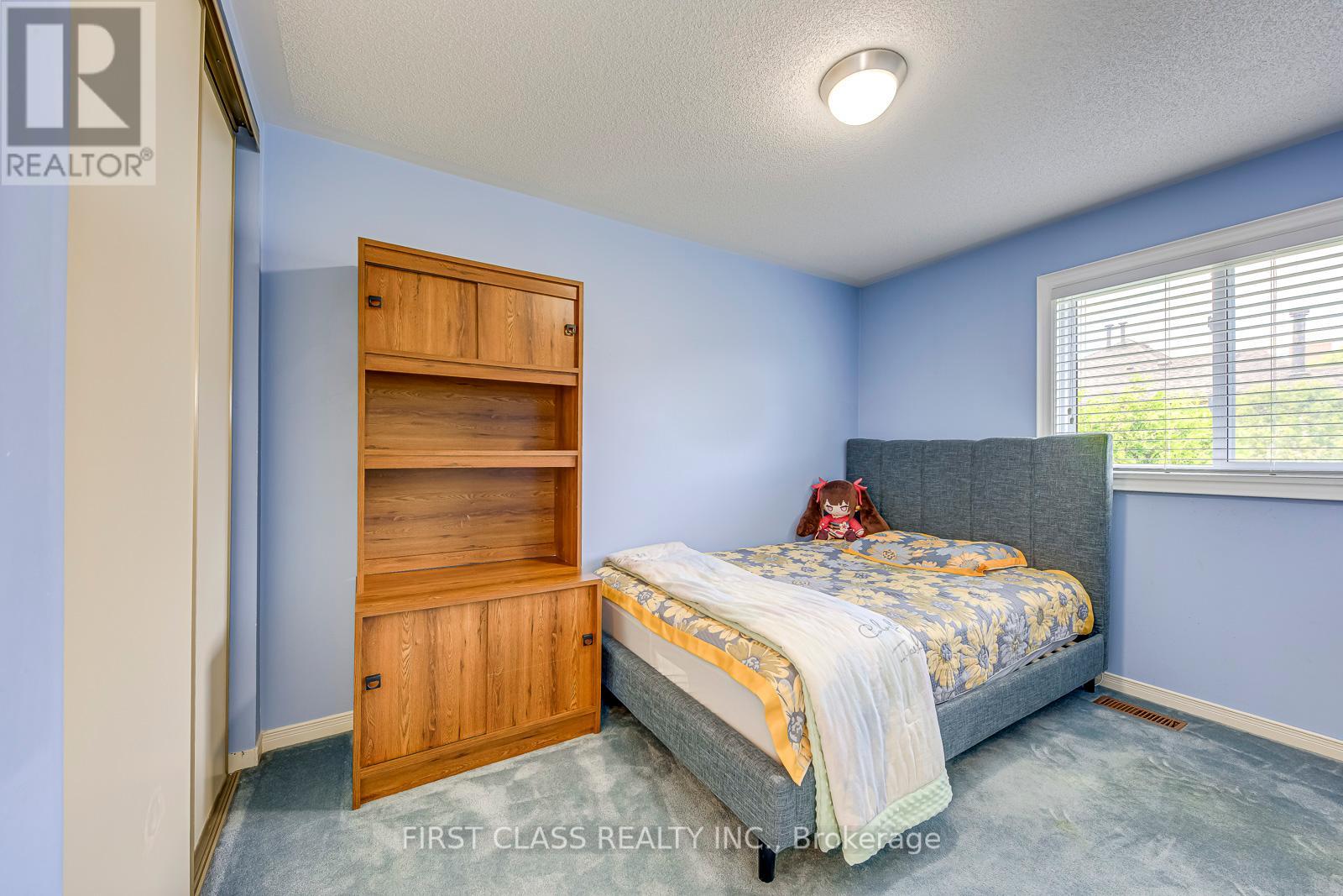 Photo 9 of 26 2051 Merchants Gate, Oakville ON