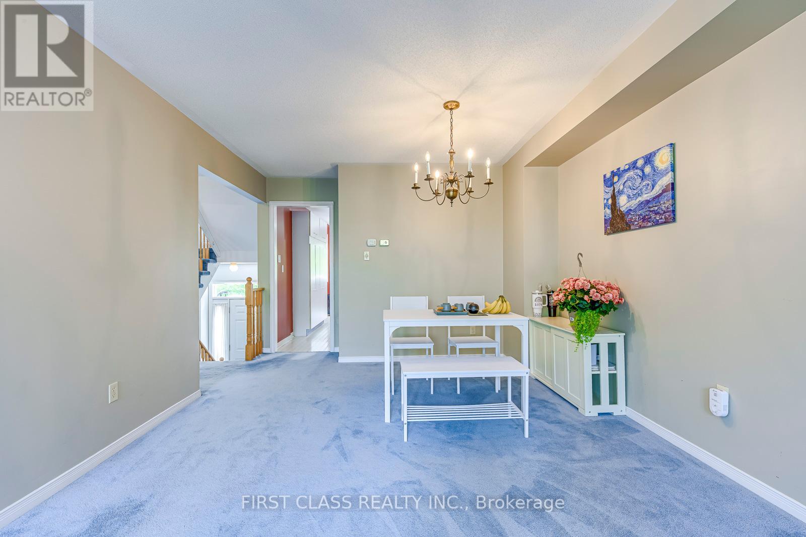 Photo 2 of 26 2051 Merchants Gate, Oakville ON