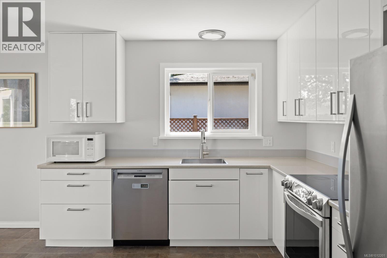 2889 Maurice Lane, Langford