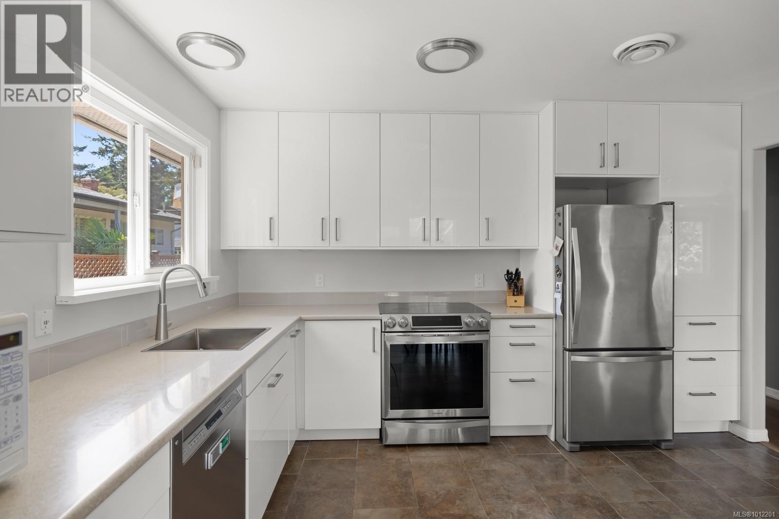 2889 Maurice Lane, Langford