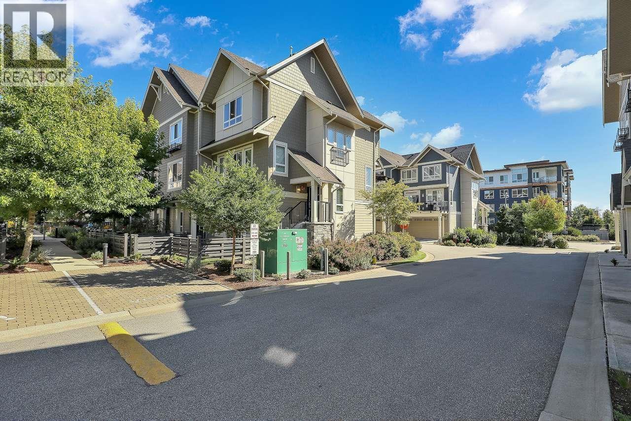 Photo 9 of 353 1784 Osprey Drive, Tsawwassen BC