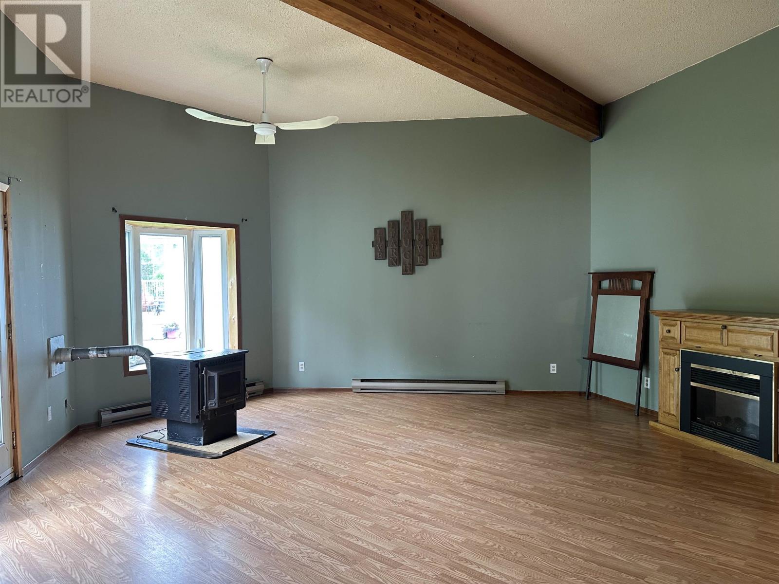Photo 2 of 100 Centennial Dr, Schreiber ON