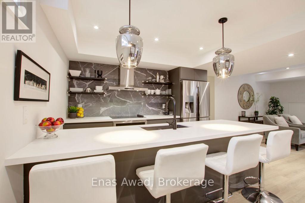 Photo 1 of 164 Maurice Drive, Oakville ON