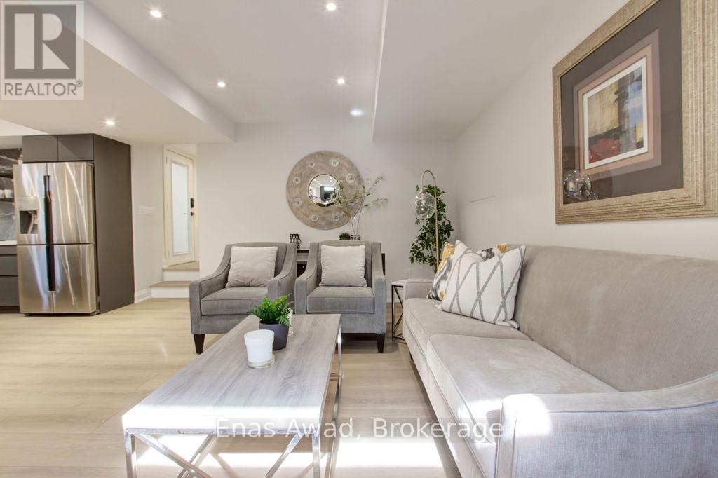 Photo 10 of 164 Maurice Drive, Oakville ON
