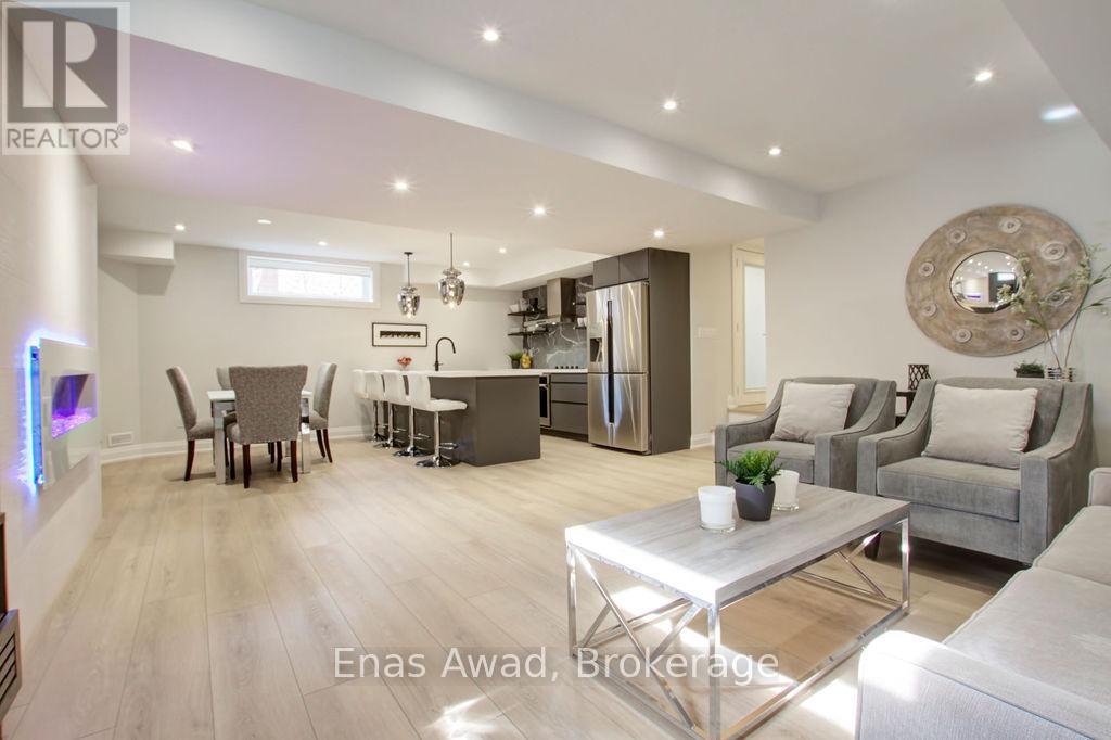 Photo 11 of 164 Maurice Drive, Oakville ON