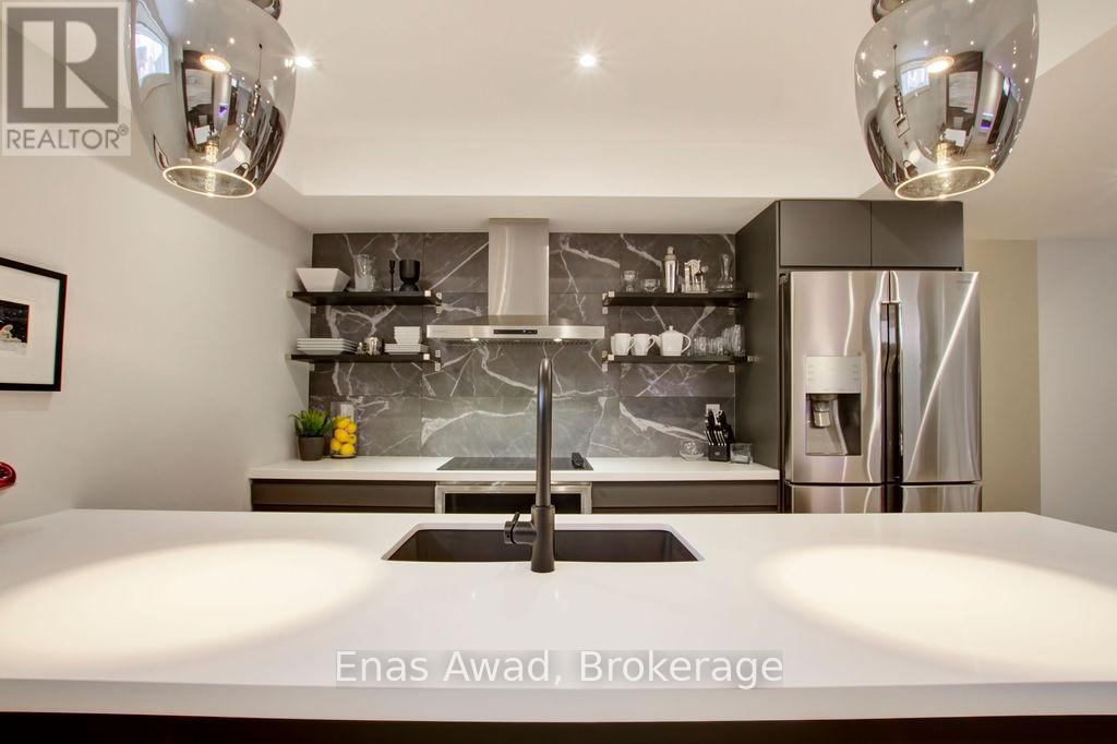 Photo 17 of 164 Maurice Drive, Oakville ON