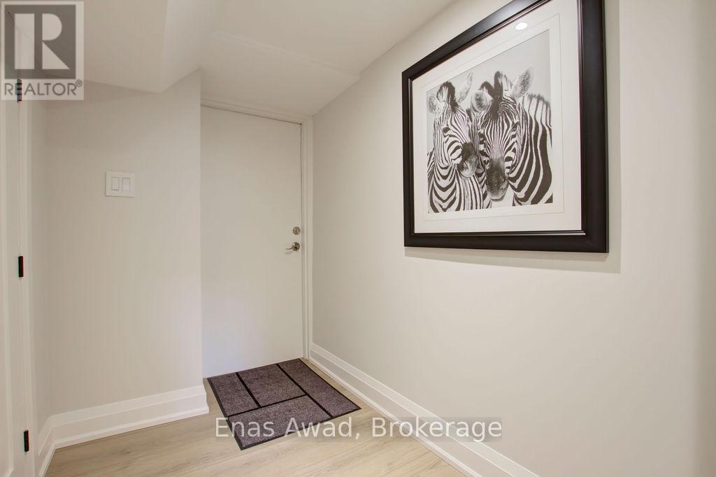 Photo 2 of 164 Maurice Drive, Oakville ON