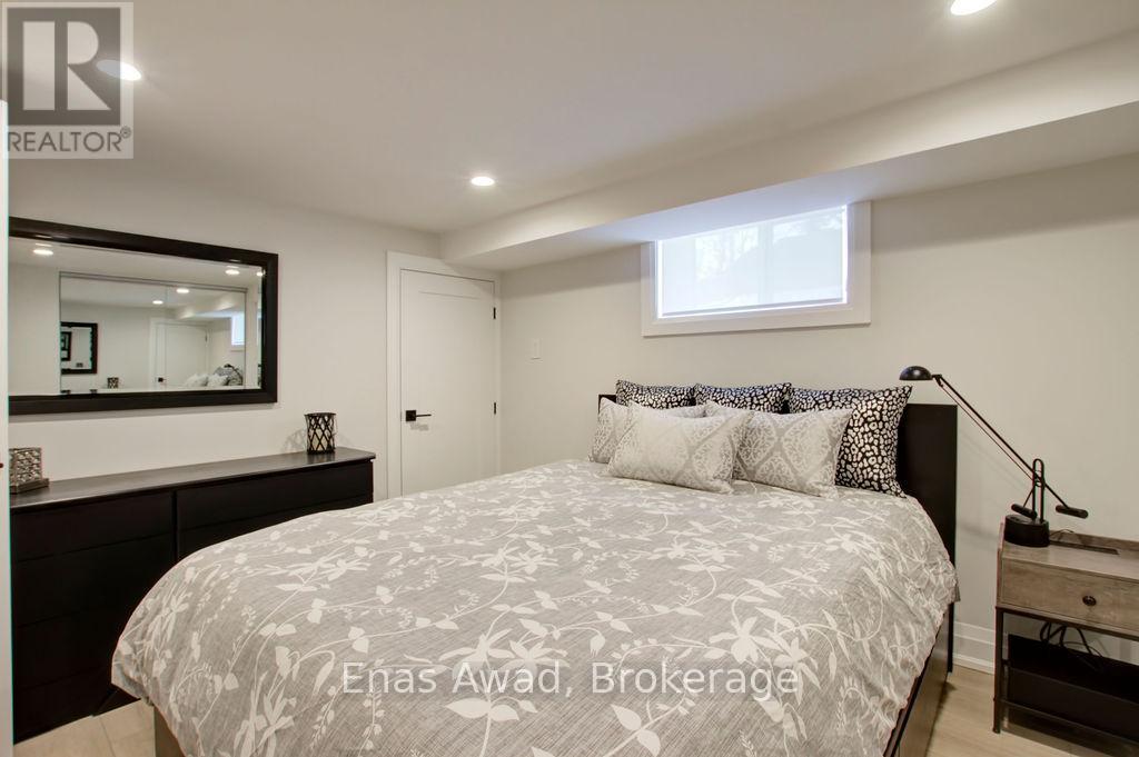 Photo 29 of 164 Maurice Drive, Oakville ON