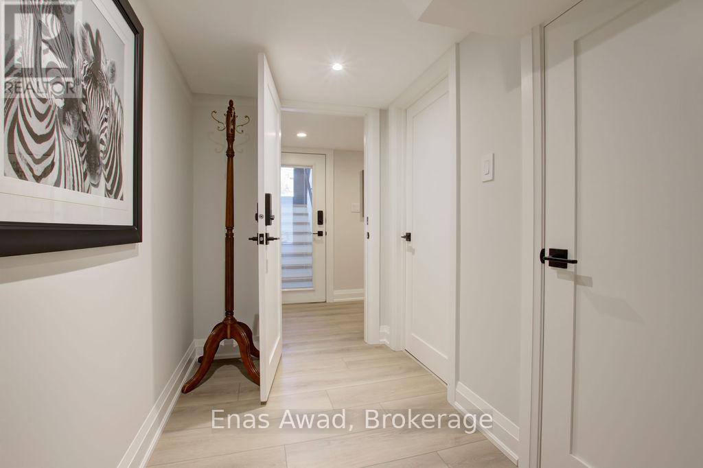 Photo 3 of 164 Maurice Drive, Oakville ON