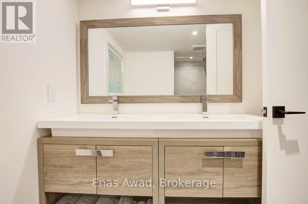 Photo 33 of 164 Maurice Drive, Oakville ON