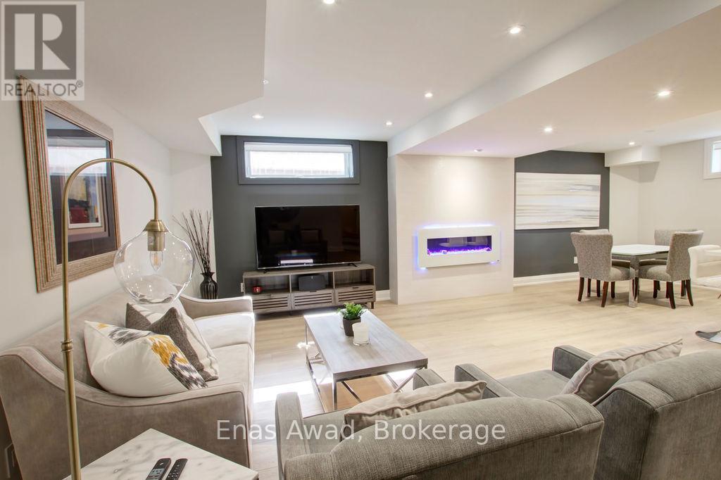 Photo 4 of 164 Maurice Drive, Oakville ON