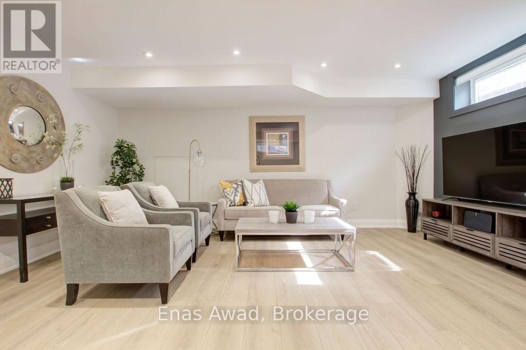 Photo 8 of 164 Maurice Drive, Oakville ON