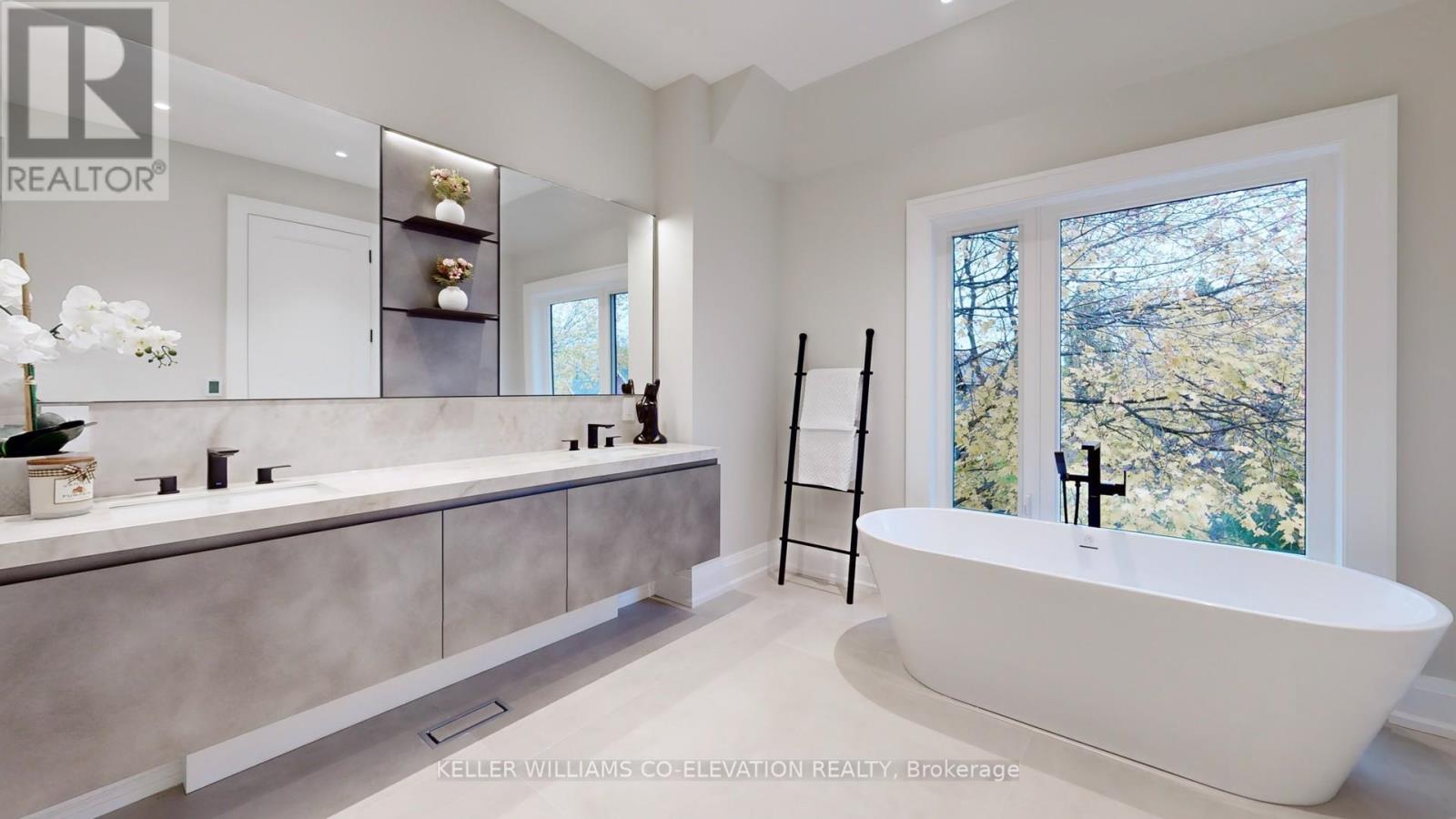 Photo 19 of 127 Joicey Boulevard, Toronto ON