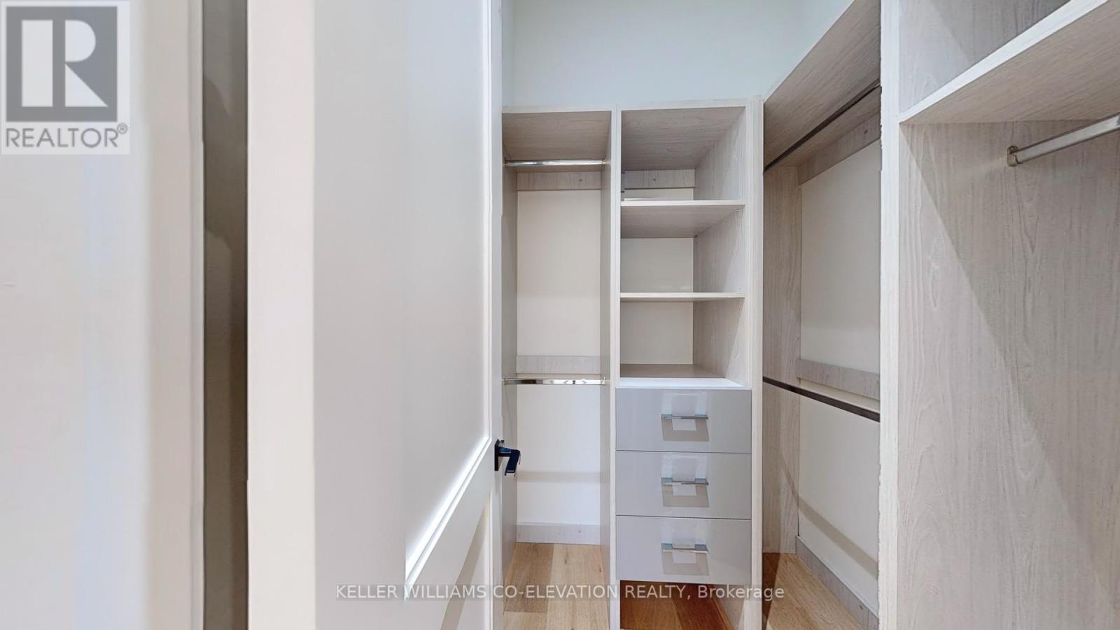 Photo 29 of 127 Joicey Boulevard, Toronto ON