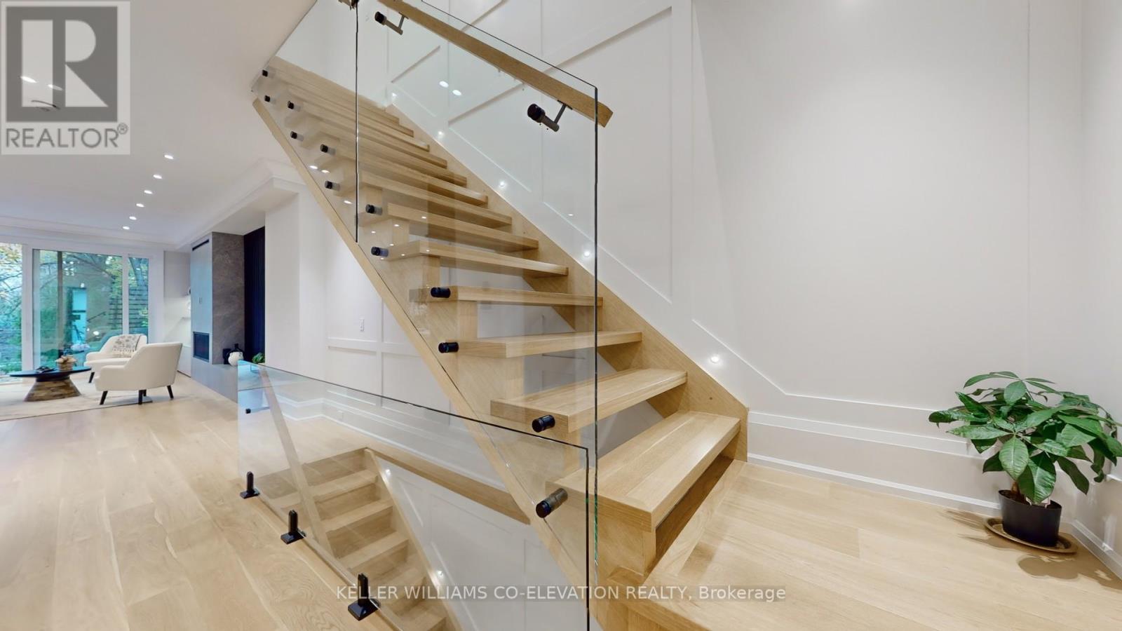 Photo 42 of 127 Joicey Boulevard, Toronto ON