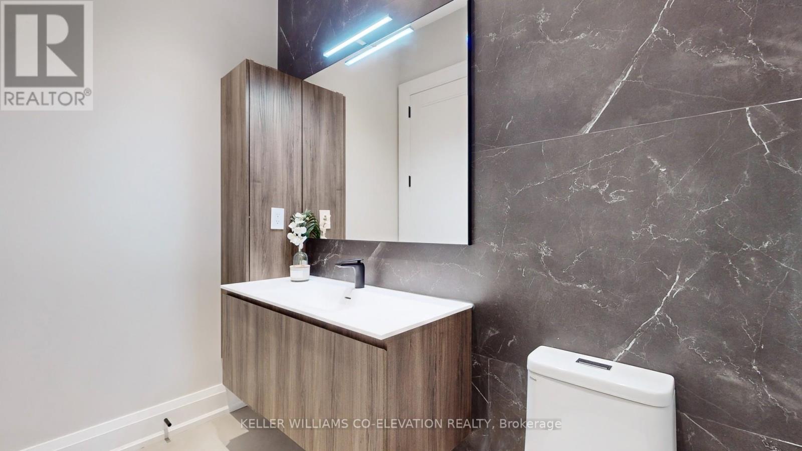Photo 28 of 127 Joicey Boulevard, Toronto ON