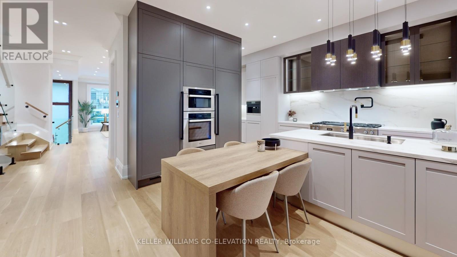 Photo 15 of 127 Joicey Boulevard, Toronto ON