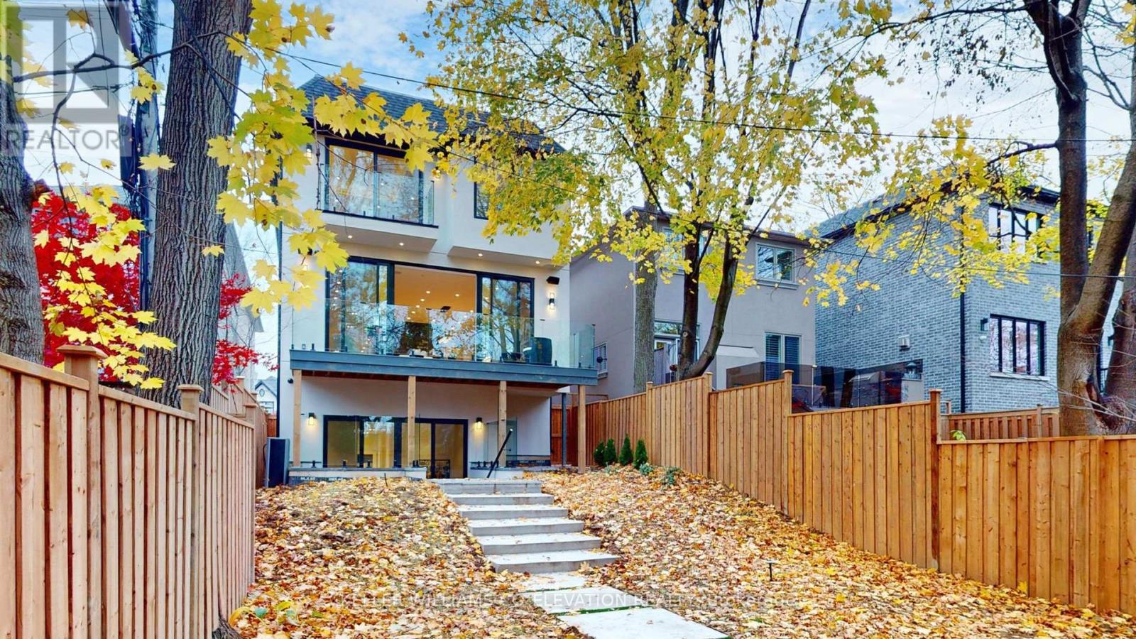 Photo 3 of 127 Joicey Boulevard, Toronto ON