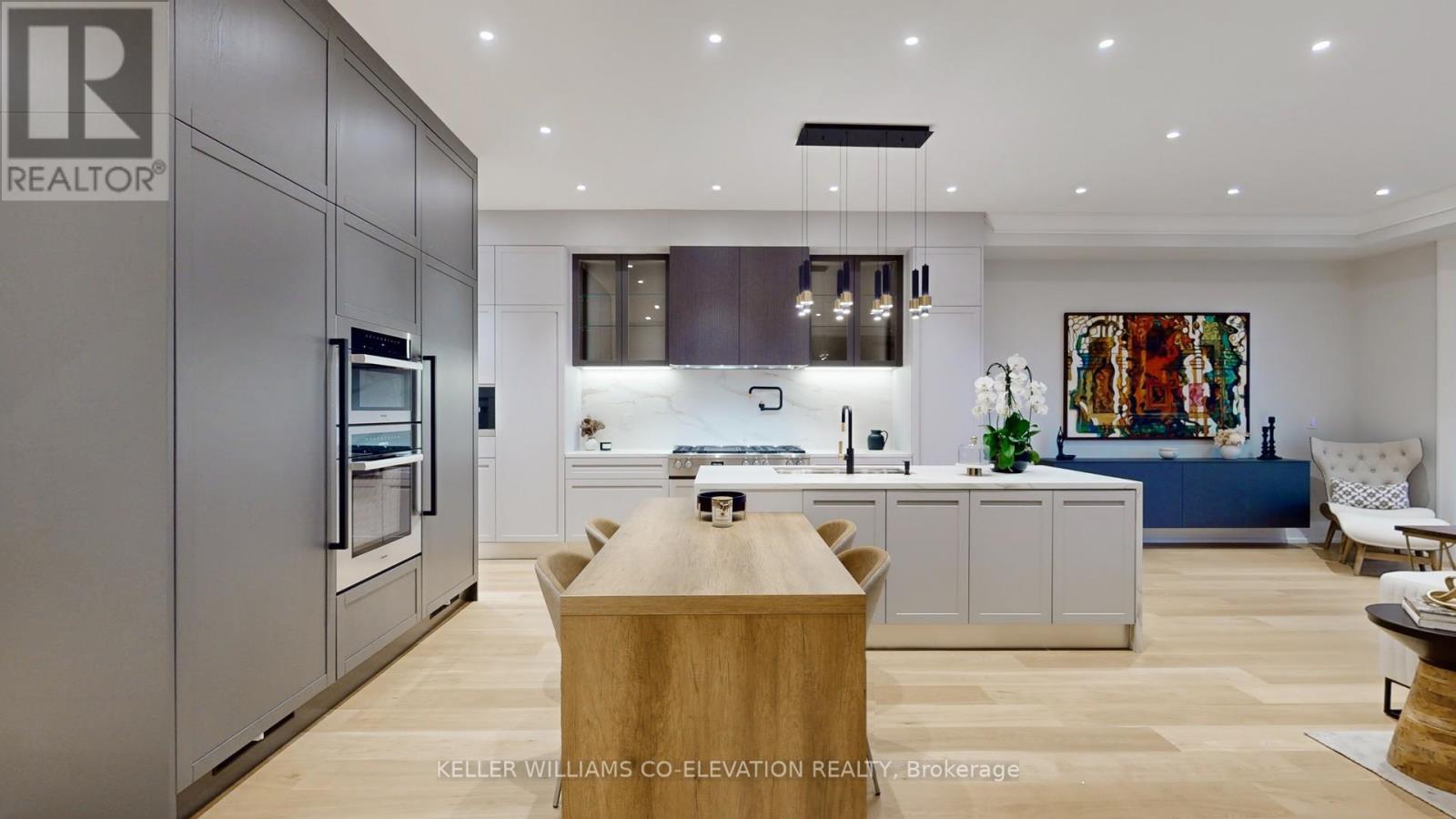 Photo 18 of 127 Joicey Boulevard, Toronto ON