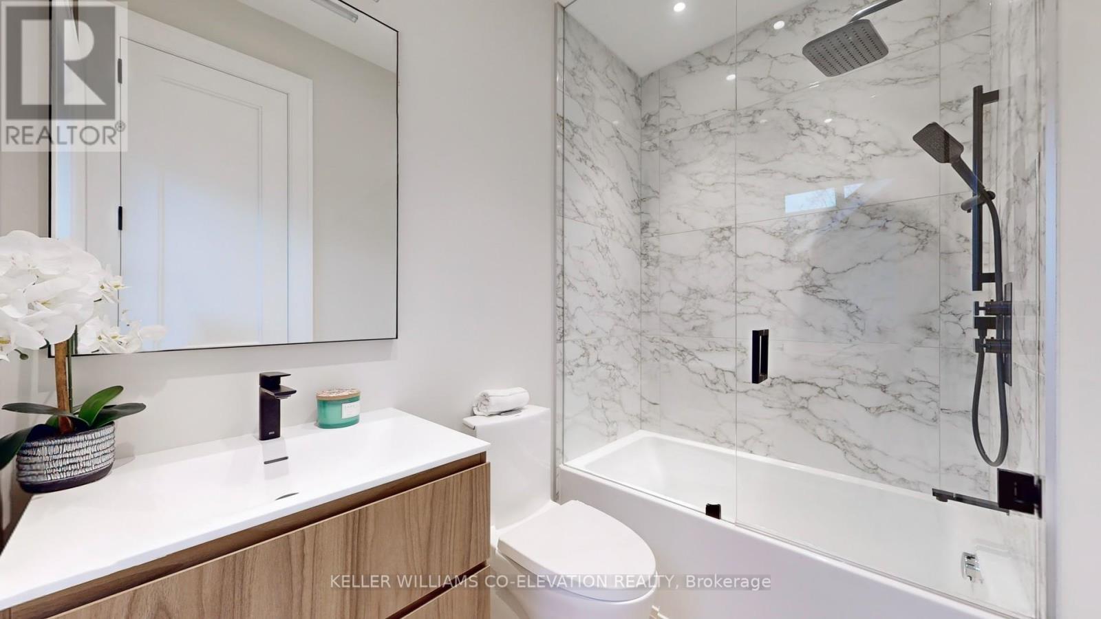 Photo 27 of 127 Joicey Boulevard, Toronto ON