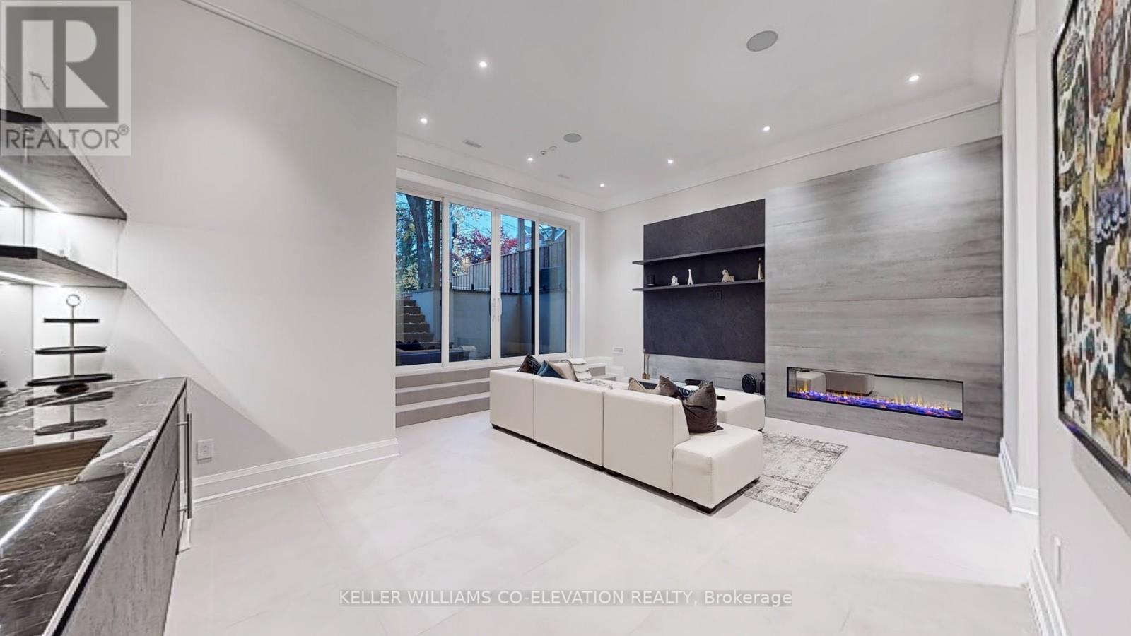 Photo 36 of 127 Joicey Boulevard, Toronto ON