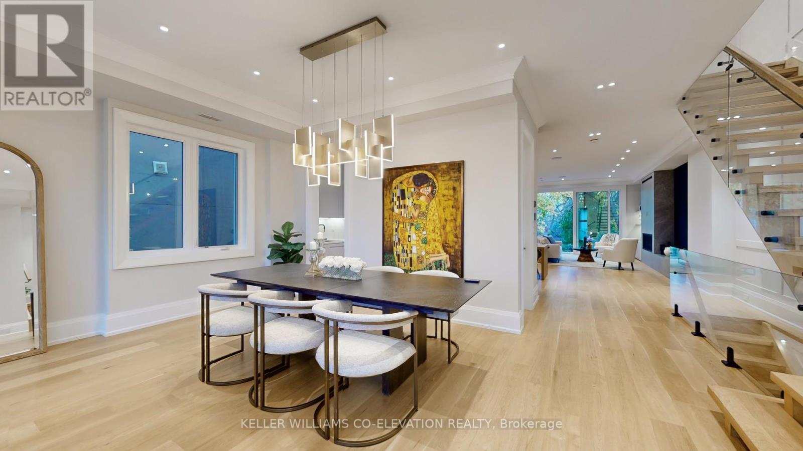 Photo 13 of 127 Joicey Boulevard, Toronto ON