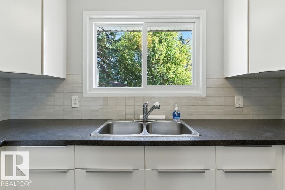 Photo 22 of 9623 52 St Nw, Edmonton AB