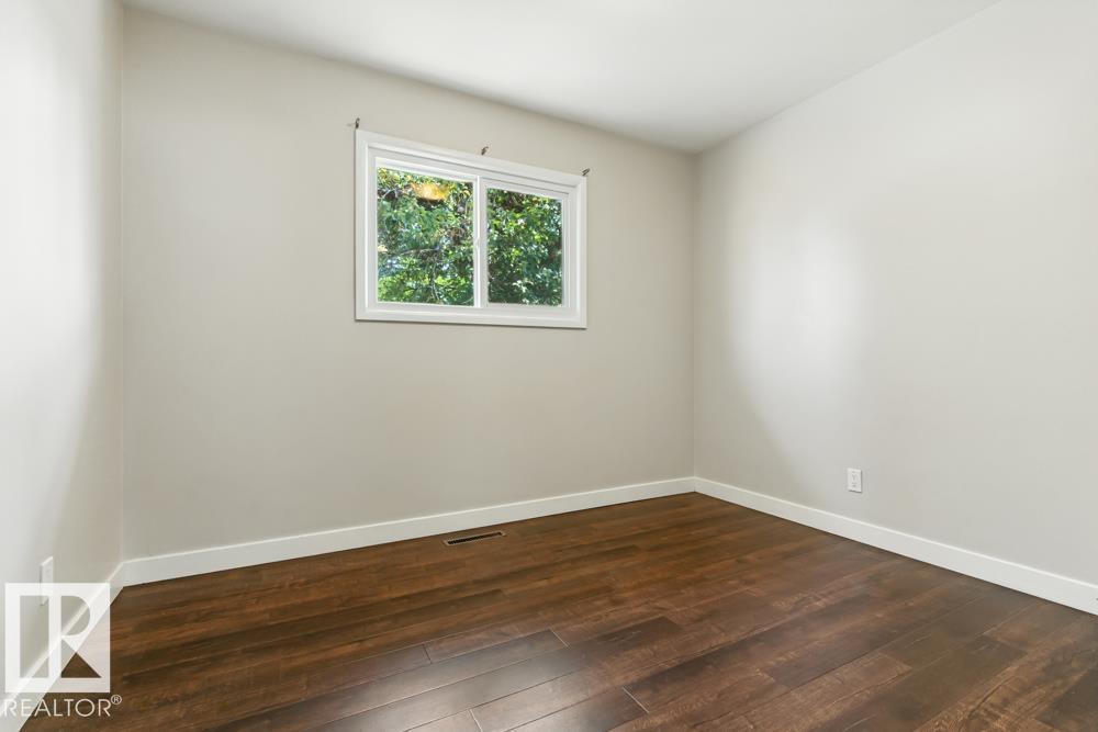 Photo 11 of 9623 52 St Nw, Edmonton AB