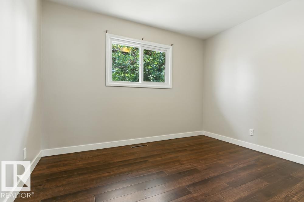 Photo 13 of 9623 52 St Nw, Edmonton AB