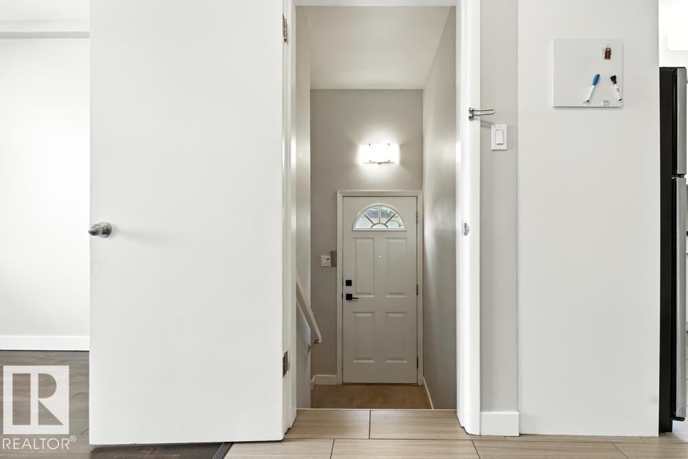 Photo 2 of 9623 52 St Nw, Edmonton AB