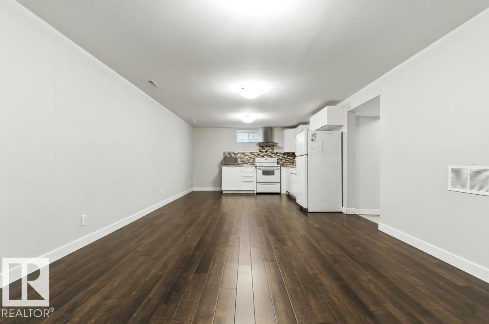 Photo 35 of 9623 52 St Nw, Edmonton AB
