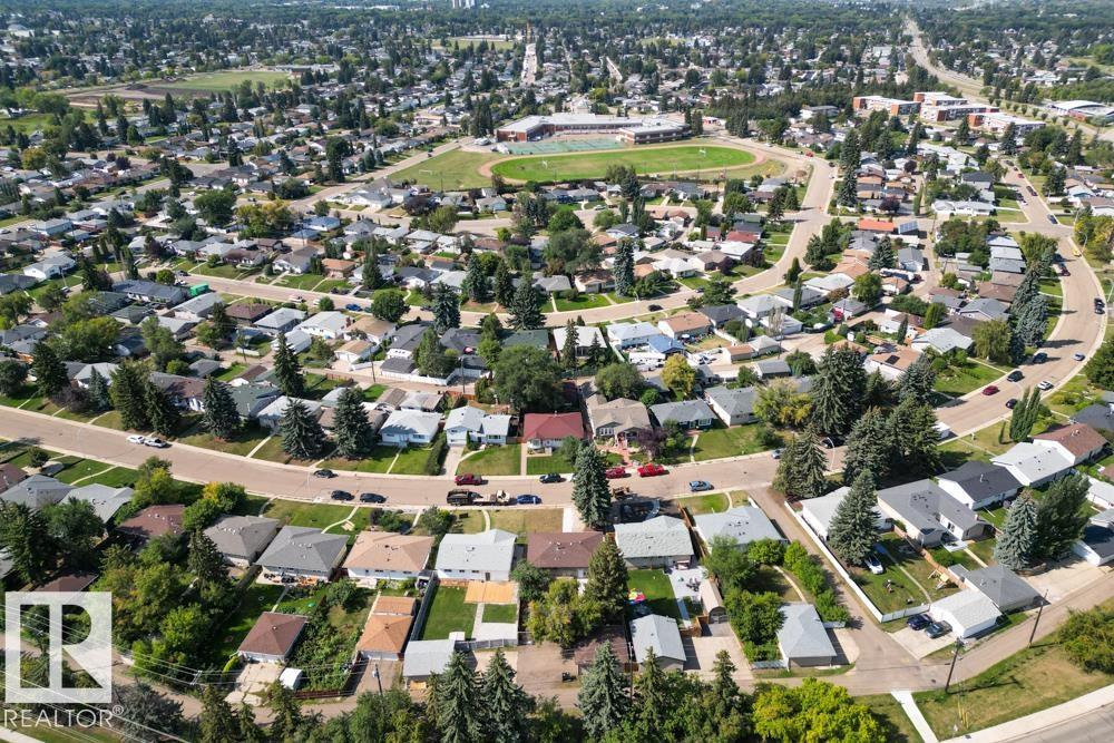 Photo 7 of 9623 52 St Nw, Edmonton AB