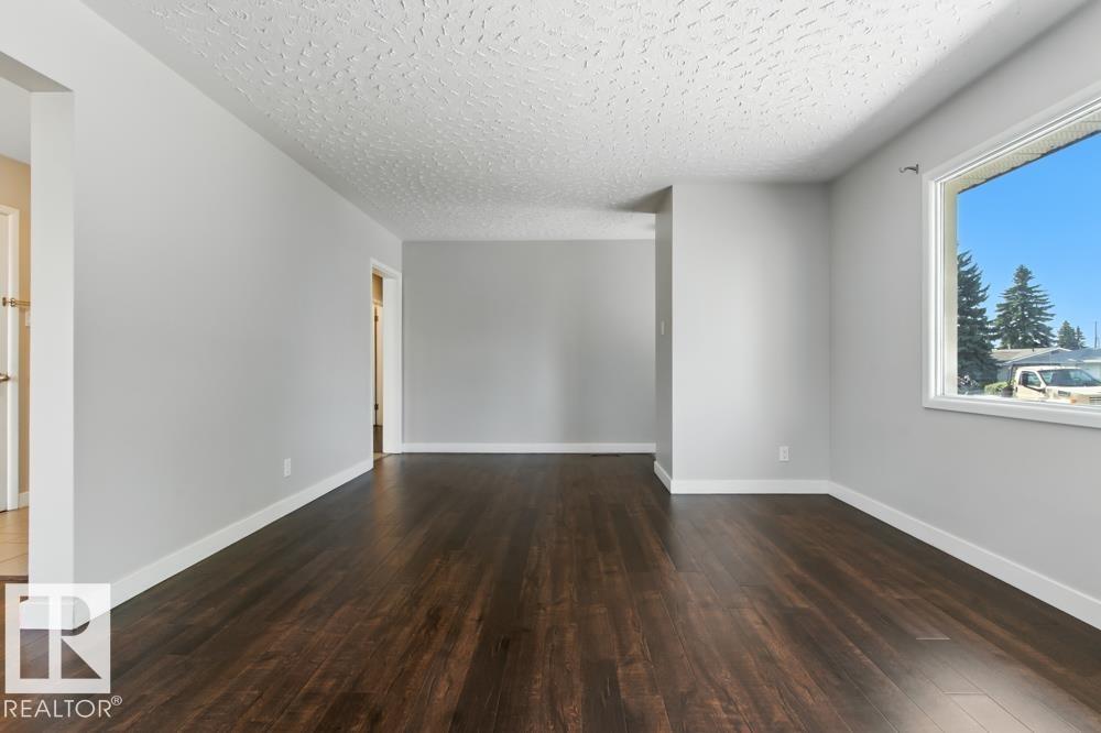 Photo 27 of 9623 52 St Nw, Edmonton AB