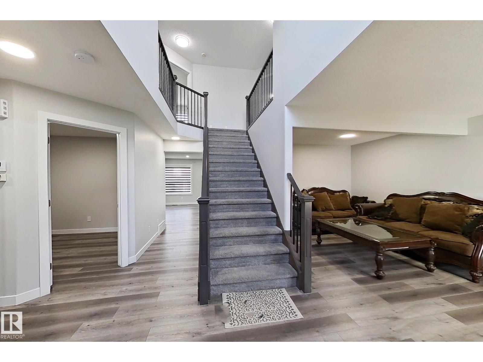 Photo 10 of 3415 25 St Nw, Edmonton AB