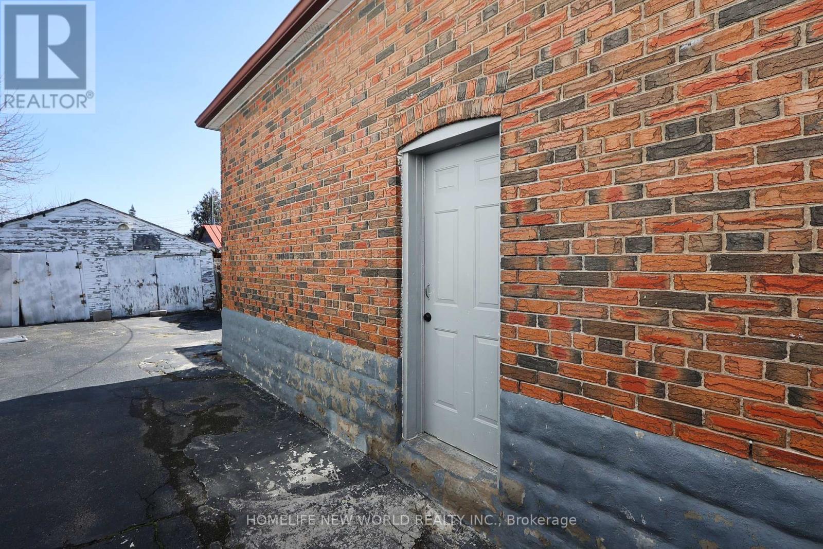 Photo 19 of Lower 609 Glenholme Avenue, Toronto ON