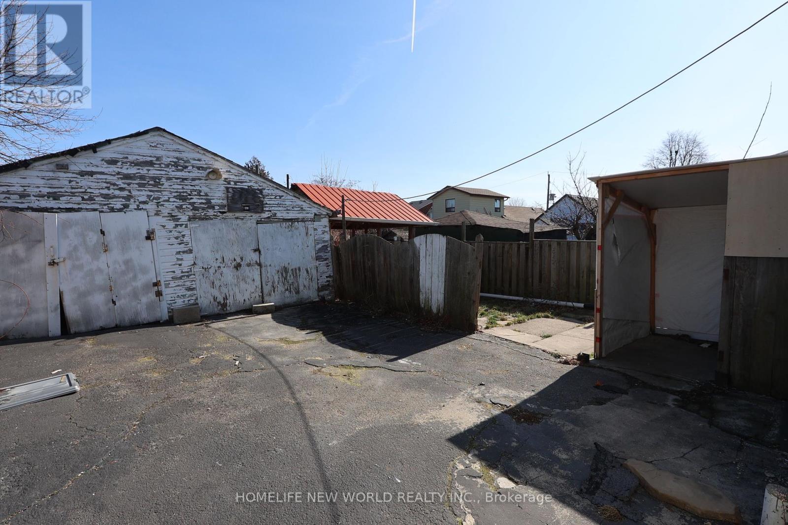 Photo 12 of Lower 609 Glenholme Avenue, Toronto ON