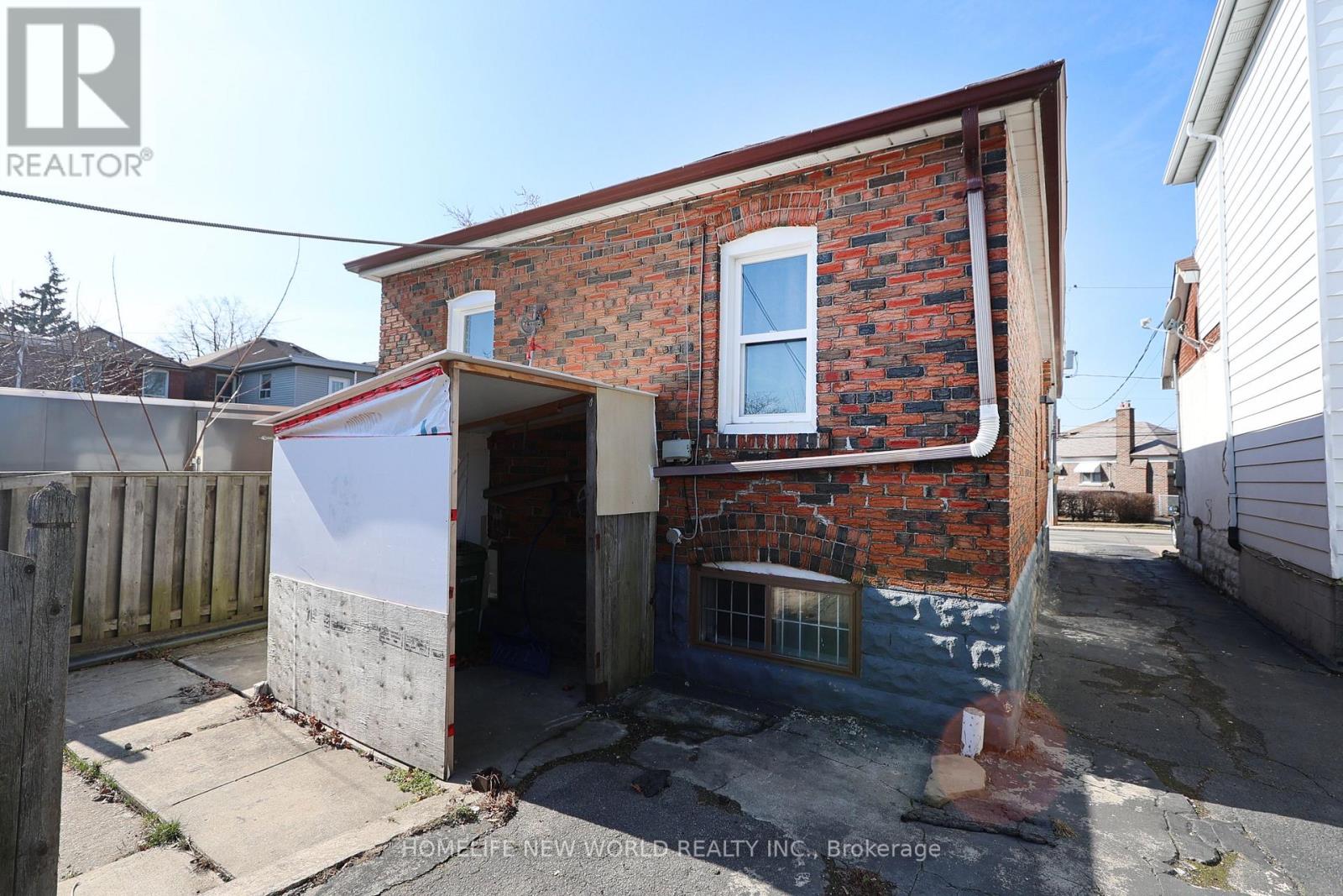 Photo 10 of Lower 609 Glenholme Avenue, Toronto ON
