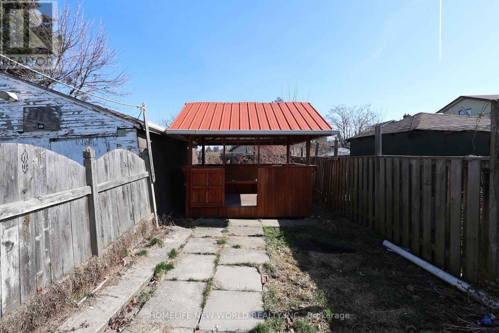 Photo 13 of Lower 609 Glenholme Avenue, Toronto ON