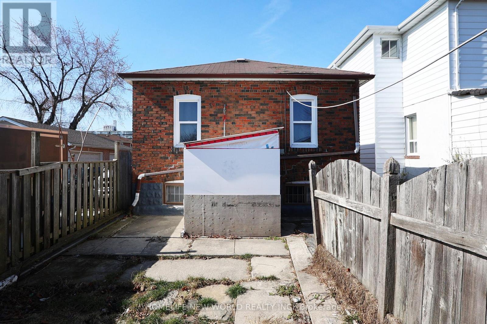 Photo 14 of Lower 609 Glenholme Avenue, Toronto ON