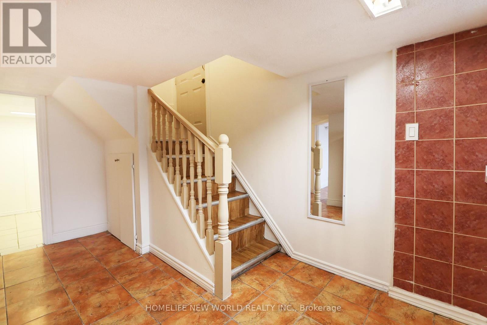 Photo 16 of Lower 609 Glenholme Avenue, Toronto ON