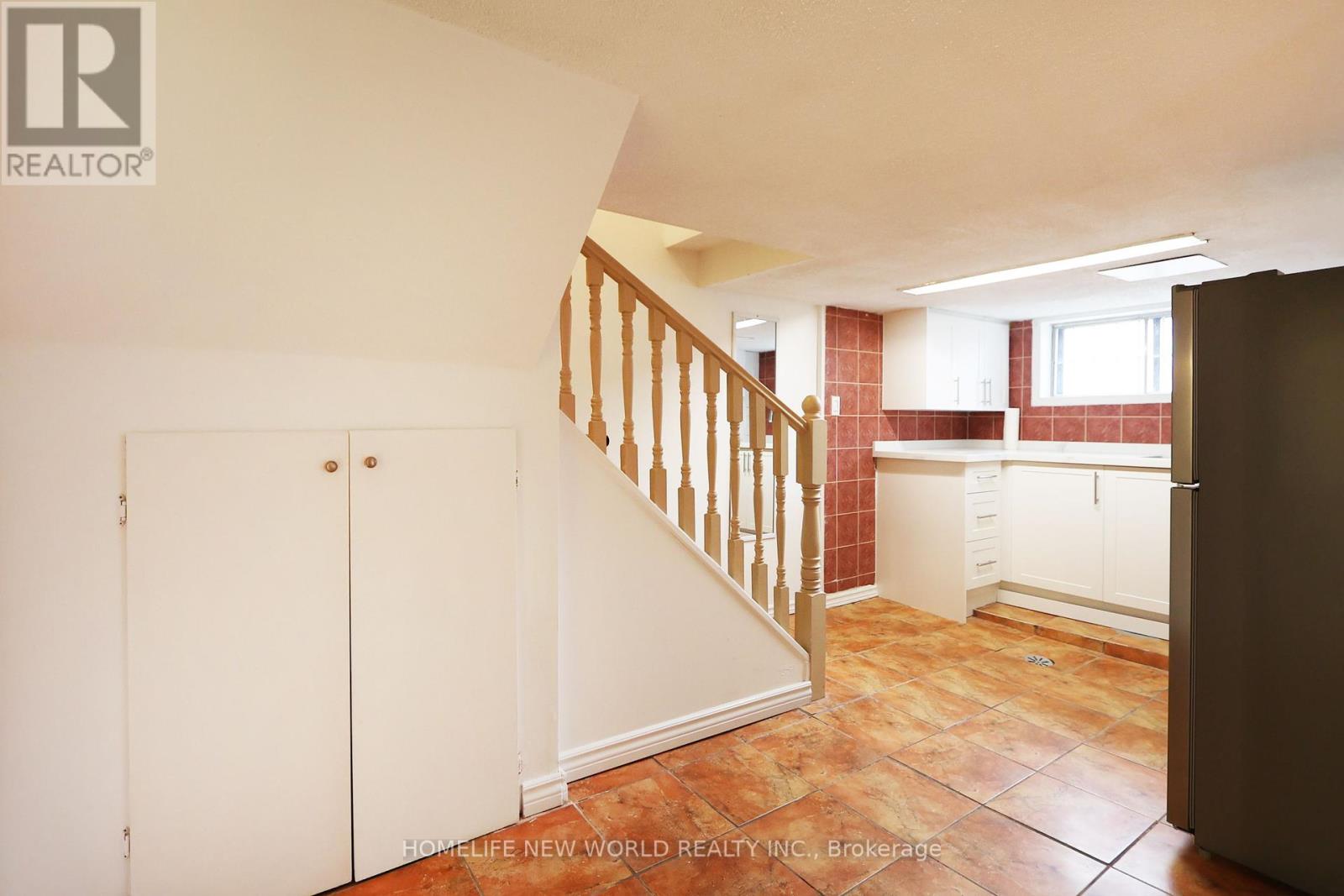 Photo 26 of Lower 609 Glenholme Avenue, Toronto ON