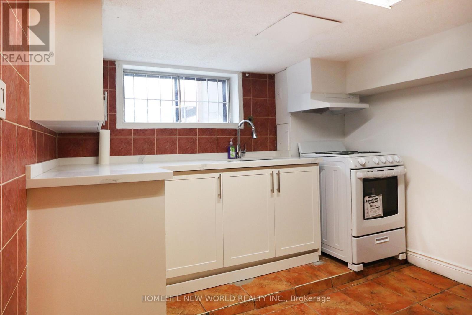 Photo 15 of Lower 609 Glenholme Avenue, Toronto ON