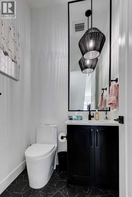 Photo 36 of 2347 53 Avenue Sw, Calgary AB