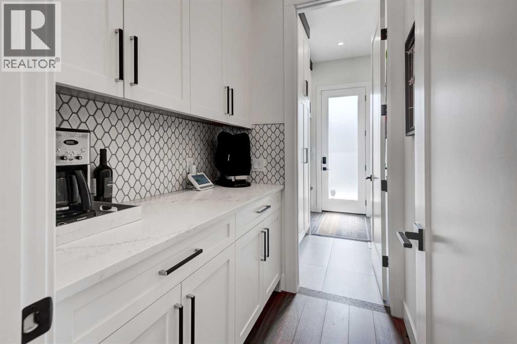 Photo 3 of 2347 53 Avenue Sw, Calgary AB