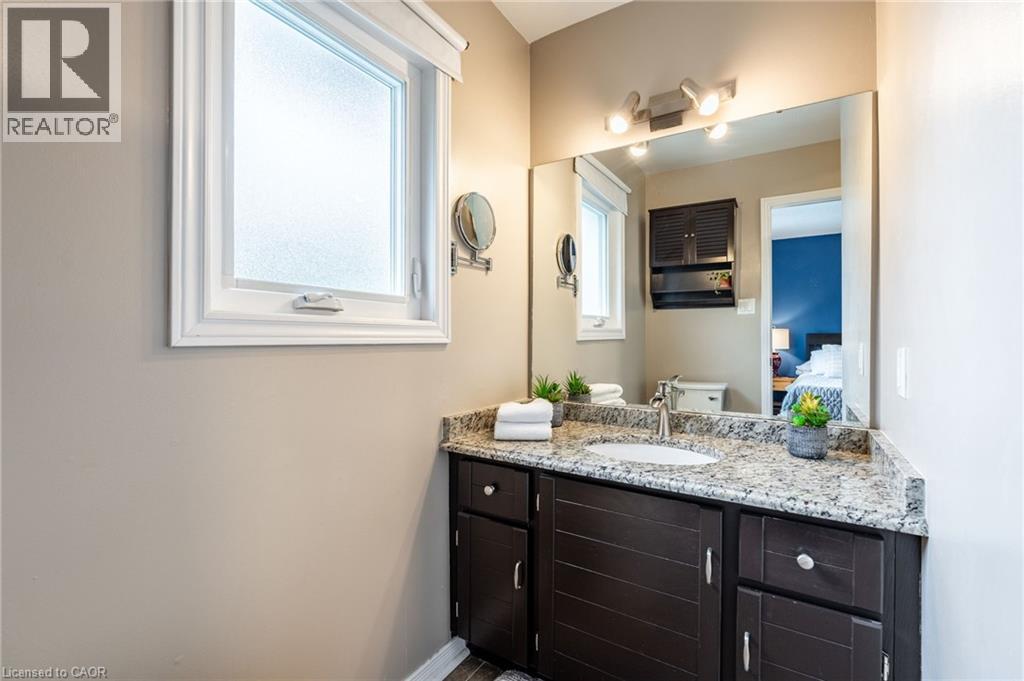 Photo 24 of 24 Vance Crescent, Waterdown ON