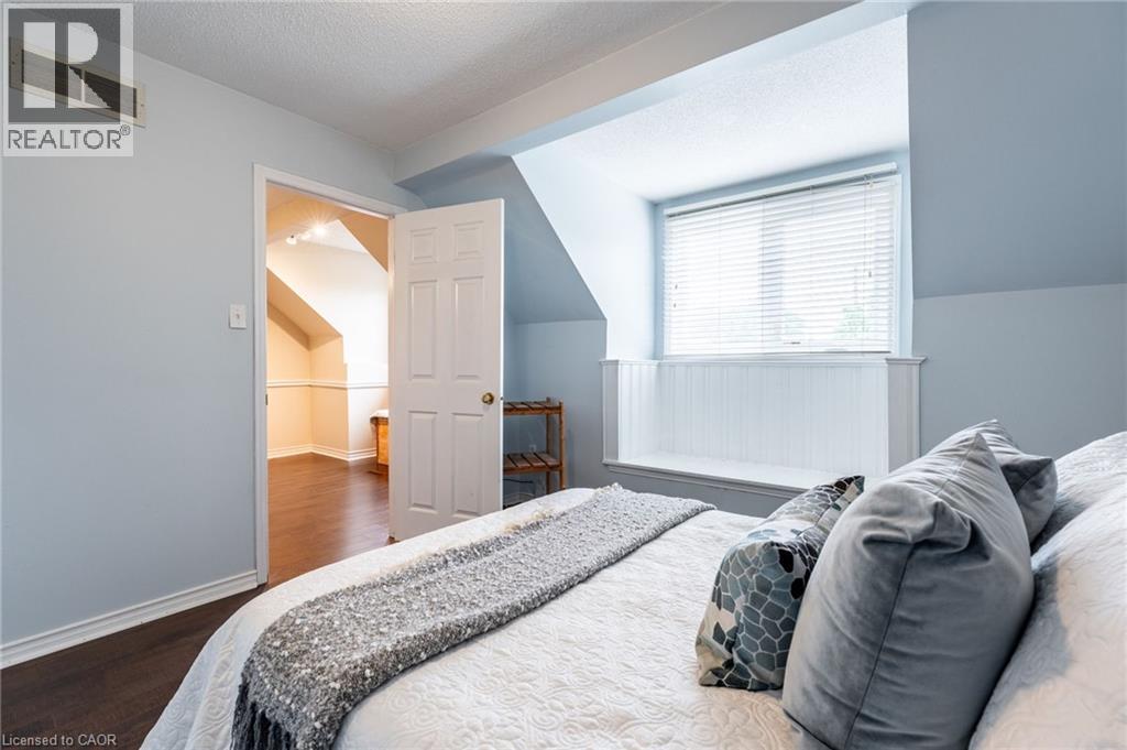 Photo 31 of 24 Vance Crescent, Waterdown ON
