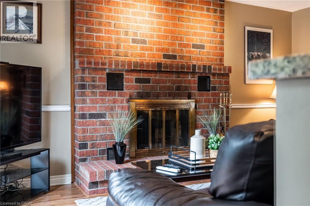 Photo 18 of 24 Vance Crescent, Waterdown ON