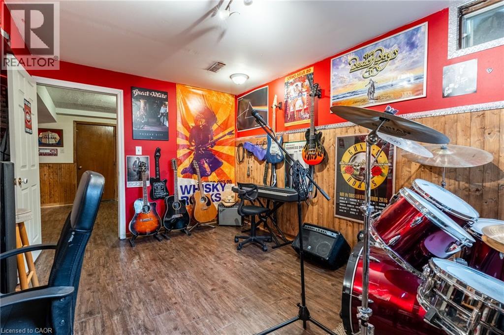 Photo 38 of 24 Vance Crescent, Waterdown ON