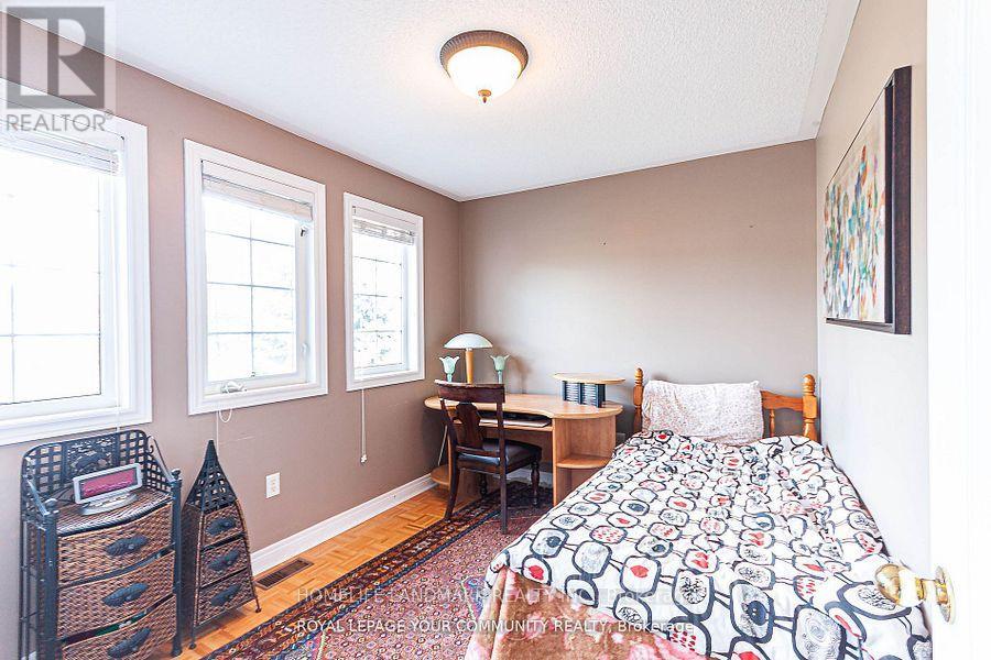 Photo 16 of 111 Deerwood Crescent, Richmond Hill ON